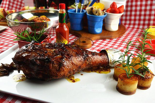 食掌櫃感恩腿：感恩由心而生(shēng)，用(yòng)心而做(zuò)