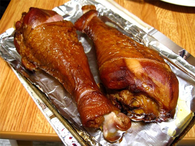 食掌櫃感恩腿：感恩由心而生(shēng)，用(yòng)心而做(zuò)