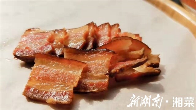 湖(hú)湘肴紙(zhǐ)包臘肉