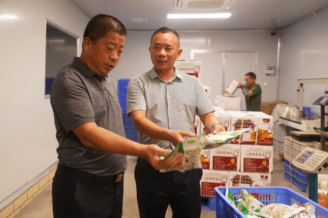 熱(rè)烈歡迎安化(huà)縣委副書(shū)記、縣長(cháng)潘文(wén)劍一(yī)行(xíng)莅臨湖(hú)南(nán)智辰指導工(gōng)作(zuò)