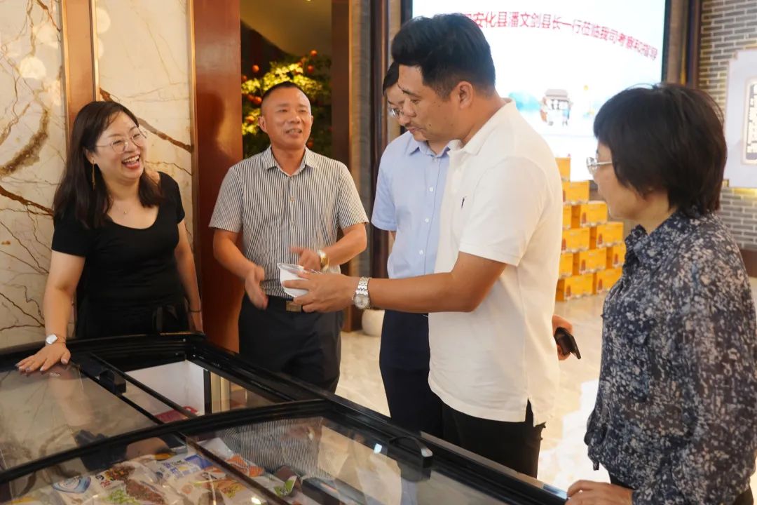 熱(rè)烈歡迎安化(huà)縣委副書(shū)記、縣長(cháng)潘文(wén)劍一(yī)行(xíng)莅臨湖(hú)南(nán)智辰指導工(gōng)作(zuò)